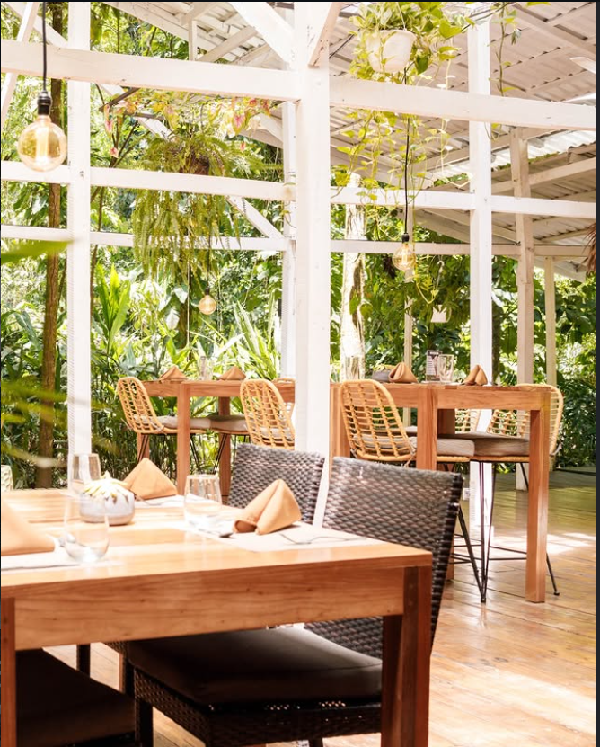 Salón Moca Beach
